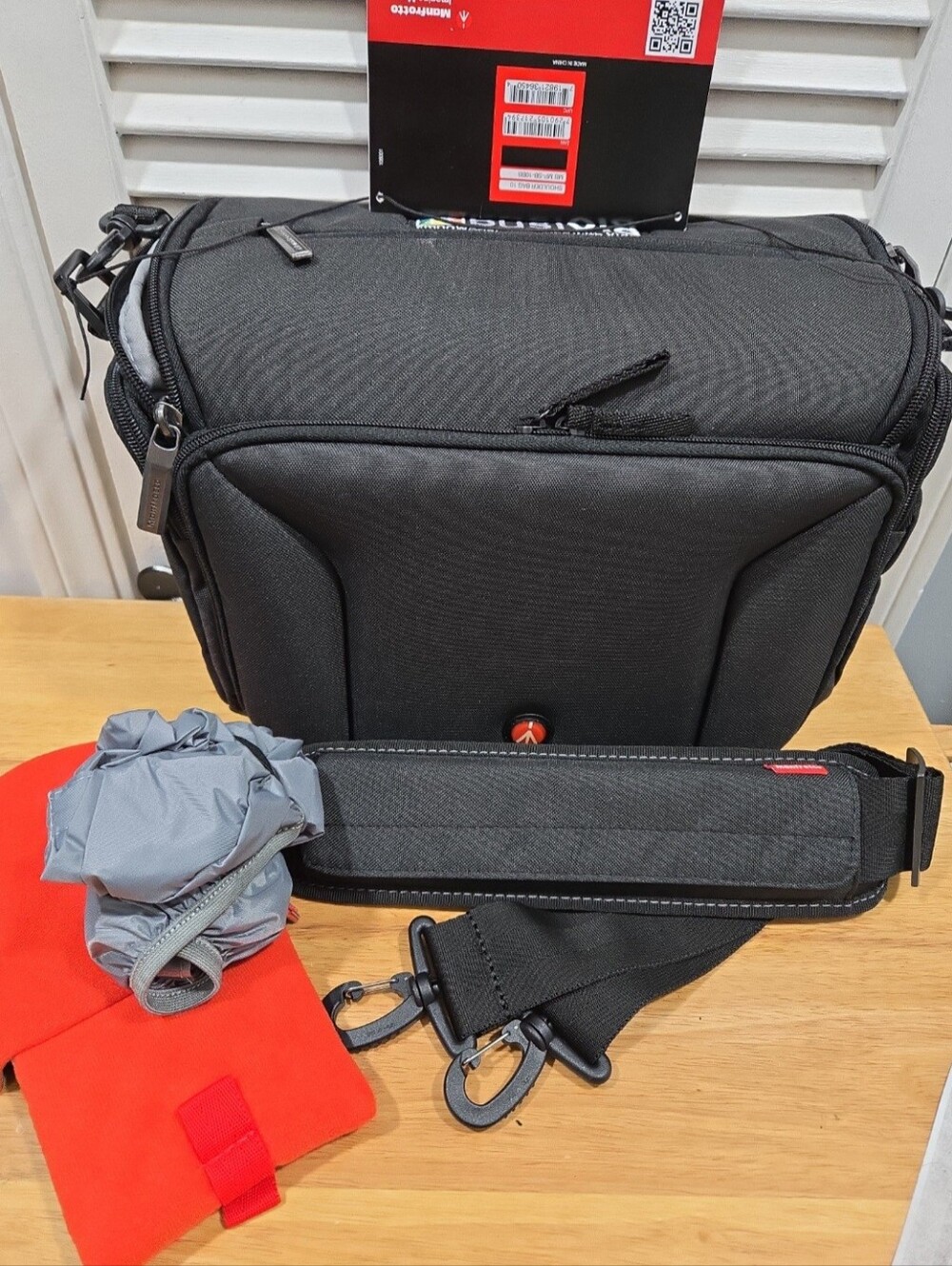 Manfrotto Shoulder Bag 10 Professional Camera Bag Shoulder Strap Rain Gaurd NEW